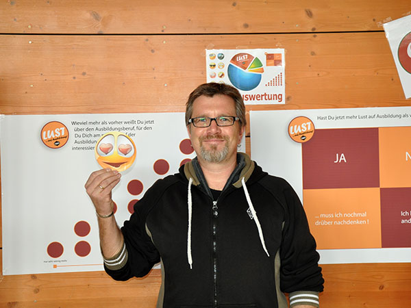 Messeaus&shy;wertung mit dem stellvertretenden Schulleiter der EKS (IGS)