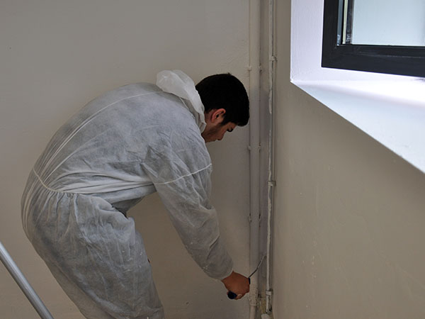 Feinarbeiten in der Ecke