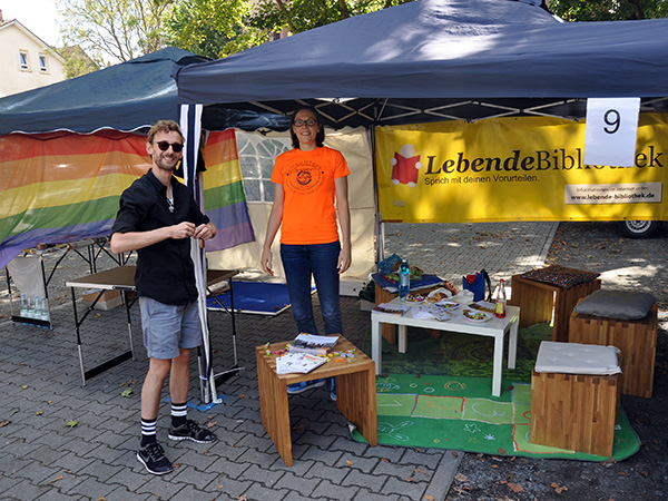 Bernhard und Martina am LB-Infostand