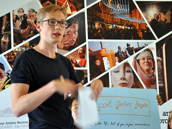 Christopher presents "Sport Unites People"