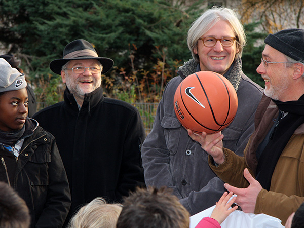 Wer wirft den ersten Korb?