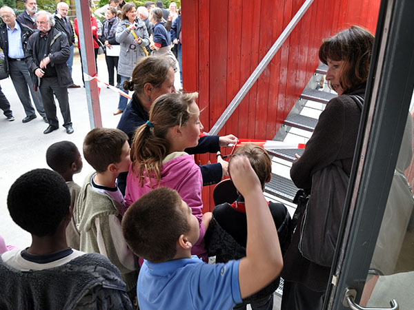 Feierliche Freigabe der neuen Außentreppe