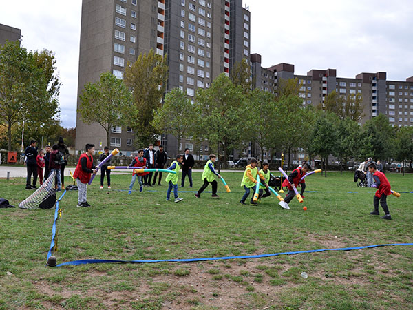 "Schwimmnudel&shy;hockey" - eine spannende und faire Sportart