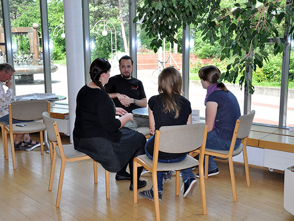 "Ich habe nicht alle Antworten, aber würde mich gerne mit Dir unterhalten."