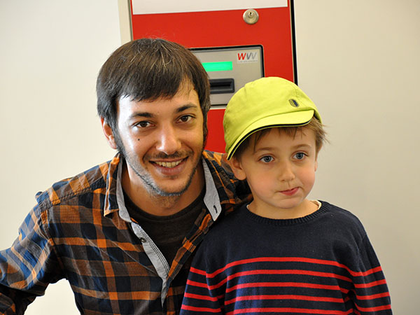 Papa und Sohn zu Besuch in der LB