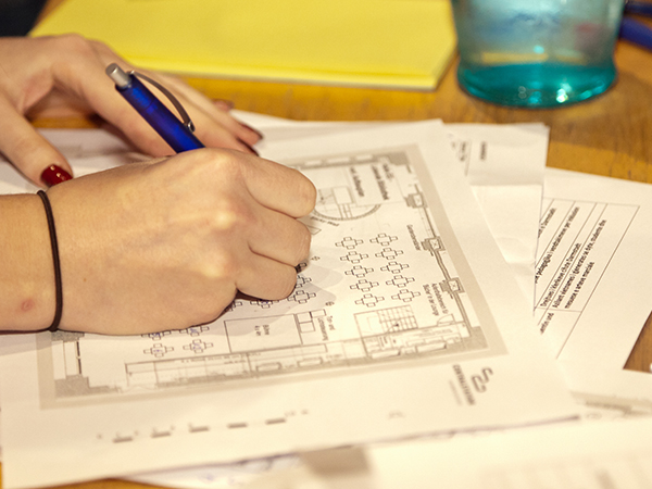 Jedes Lebende Buch bekommt einen eigenen Tisch