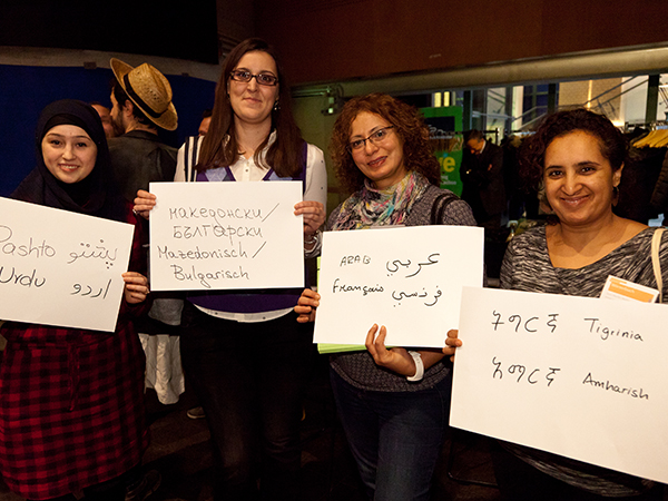 Wörterbücher mit Plakaten