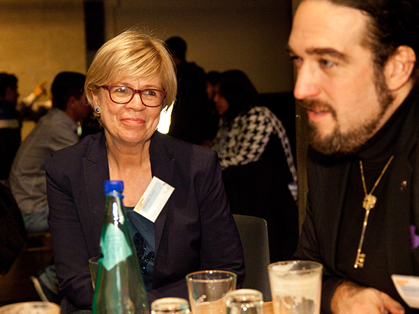 Sabine Welsch, Organisatorin des Darmstädter Heinerfests, mit Björn Niklas Semrau