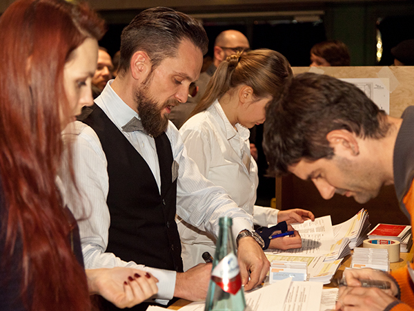 Bibliothekar*&shy;innen bereiten sich vor