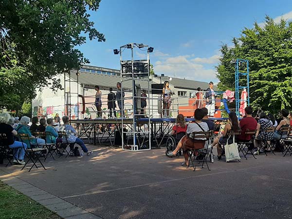 Mädchen wie die – V