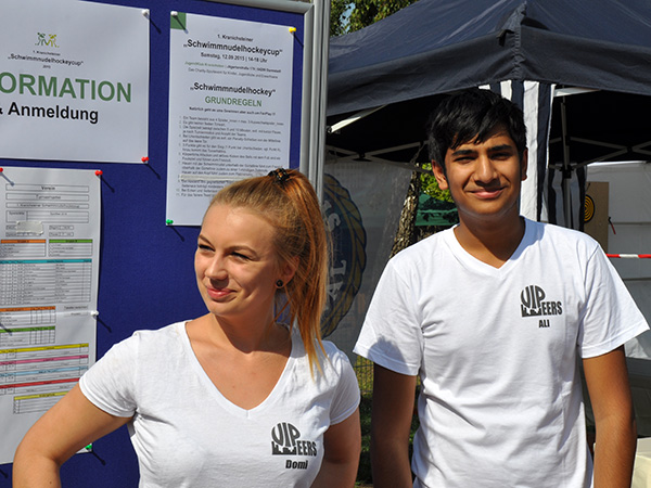 V.I.P.eers vor dem Infopavillon