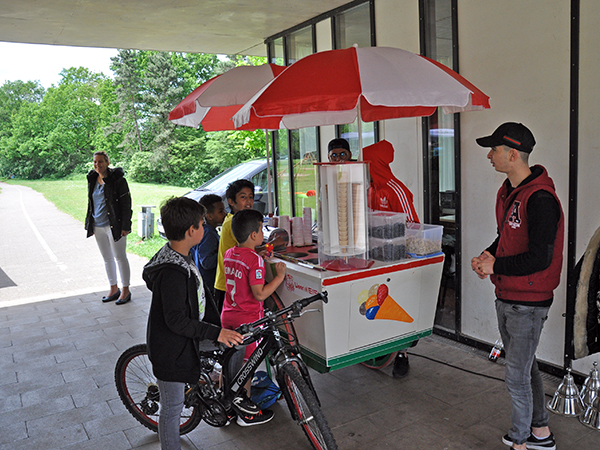 Zwei Kugeln Eis für jede*n