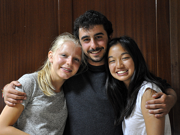 Gonzalo and the girls